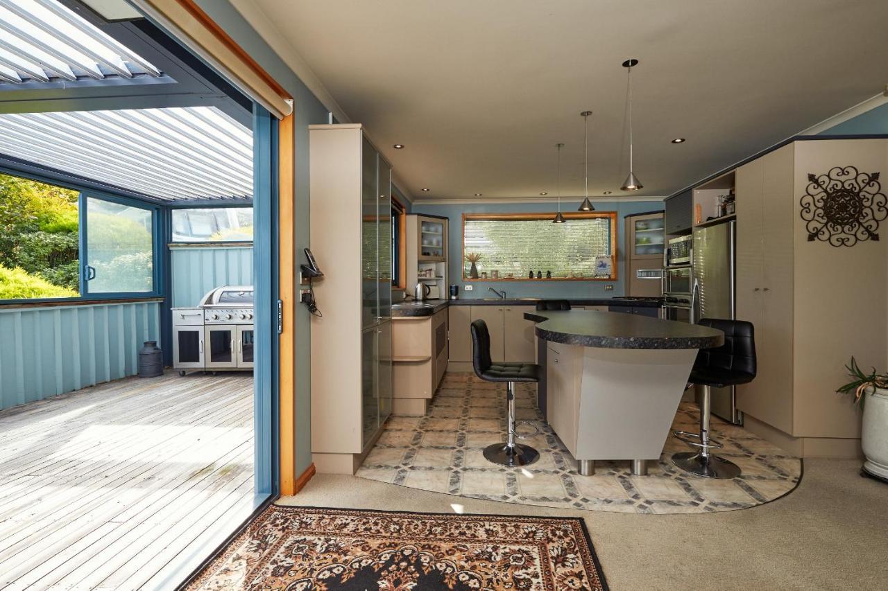 Akaroa Holiday Home Spacious And Quite With Stunning Harbour Views And Close To Town Eksteriør bilde