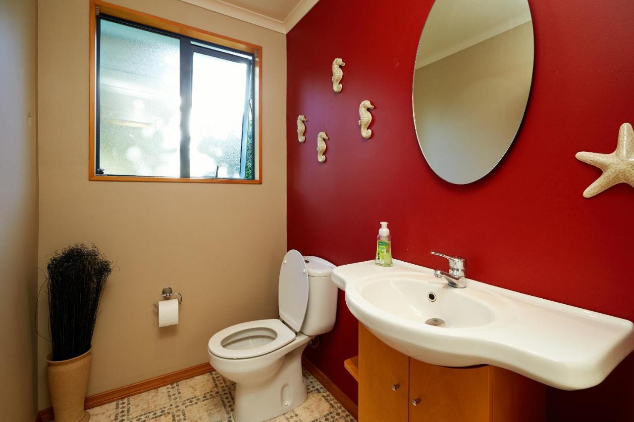 Akaroa Holiday Home Spacious And Quite With Stunning Harbour Views And Close To Town Eksteriør bilde
