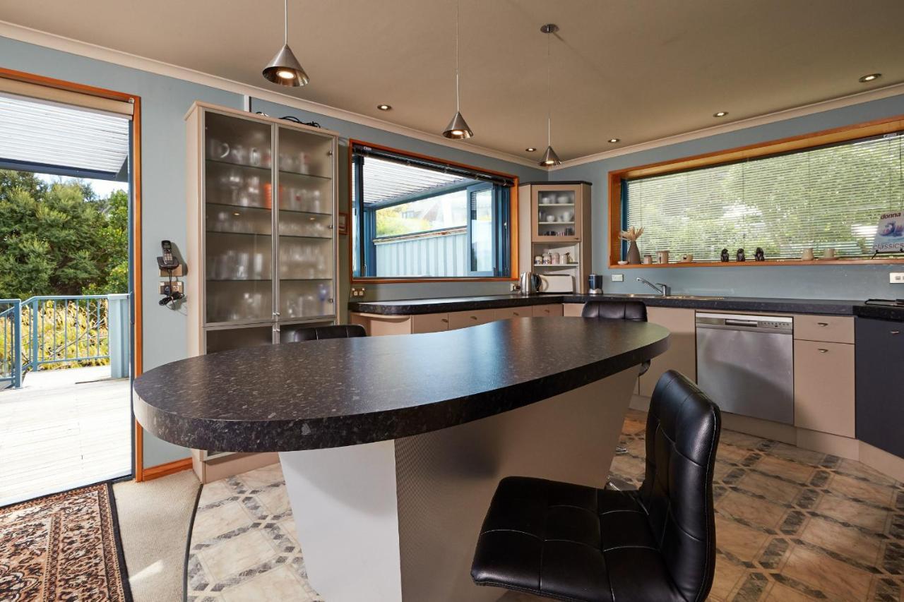Akaroa Holiday Home Spacious And Quite With Stunning Harbour Views And Close To Town Eksteriør bilde